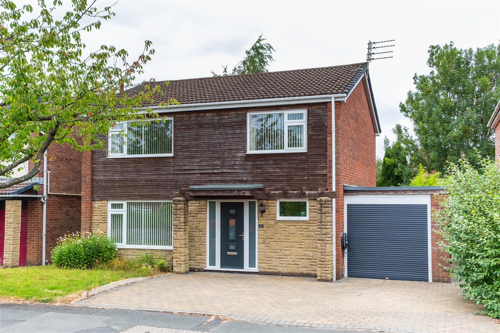 4 bed property in Wheatfield, Leyland